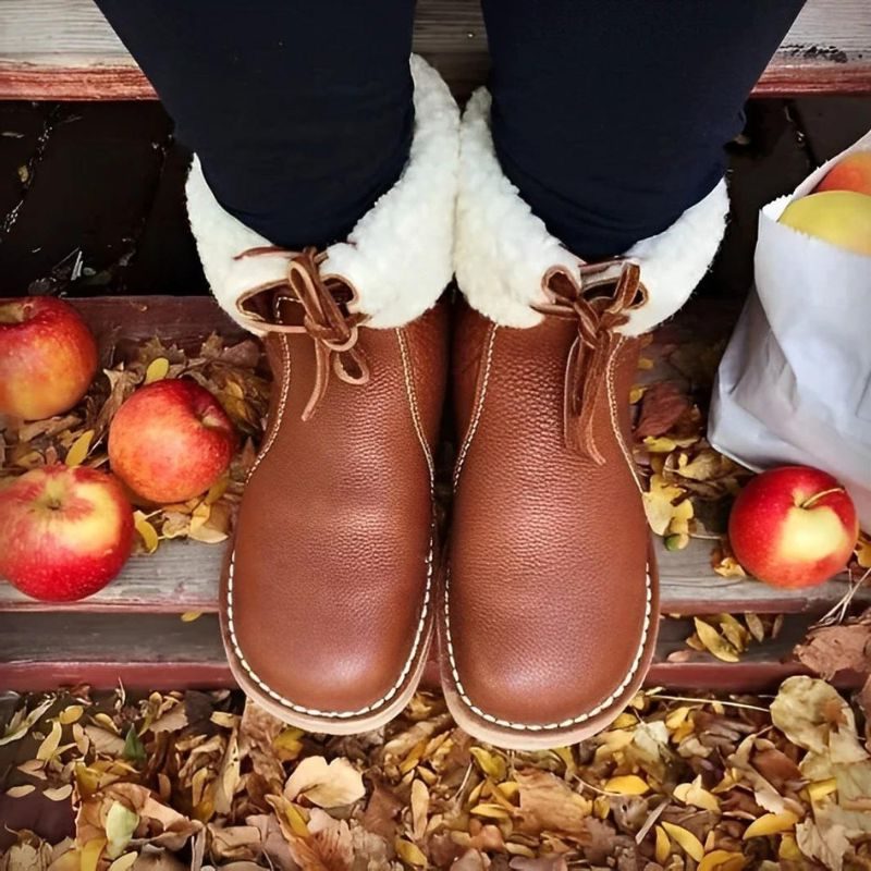 Fur-Lined Lace-Up Winter Boots for Women - Light Brown