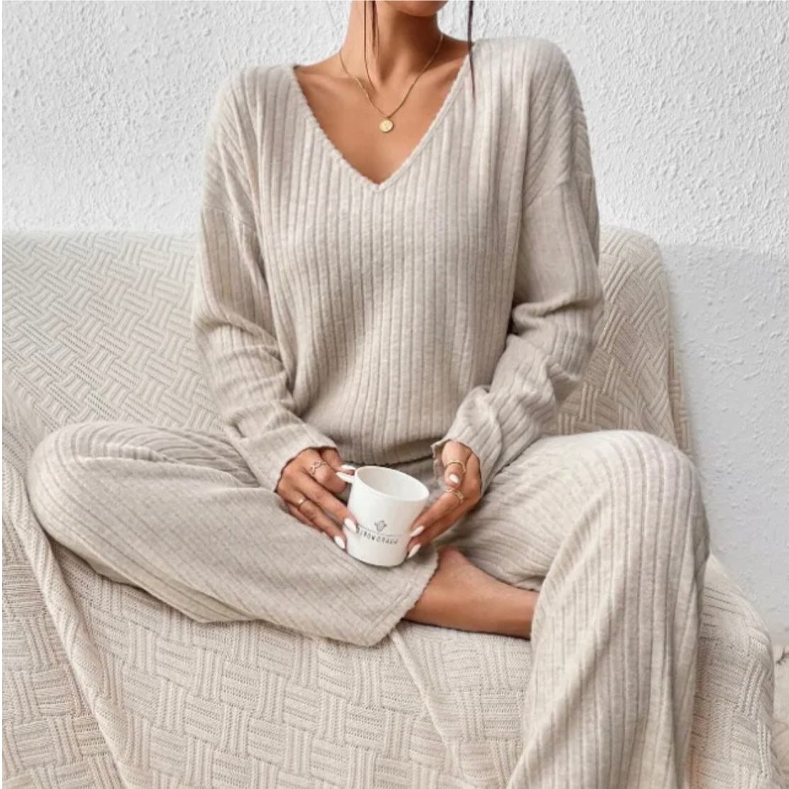 Wool Ribbed Knit V-Neck Jumper and Wide Leg Trousers Set for Women - View 9